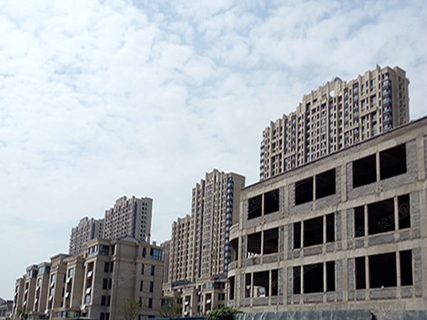 博贏(yíng)建筑與敬業(yè)達合作施工廊坊孔雀城大公館外墻裝飾裝修項目