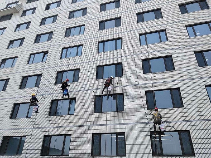 歷史風(fēng)貌建筑樓宇外墻長(cháng)白條瓷磚維護