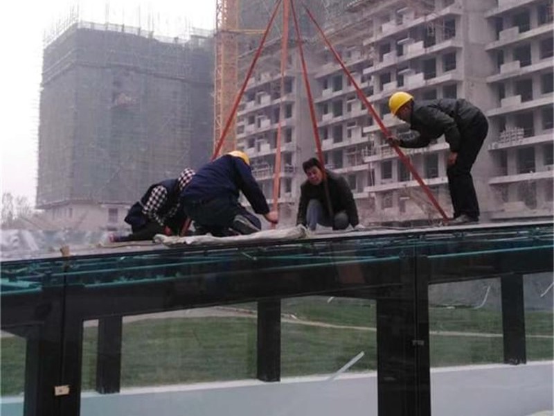 霸州孔雀城別墅車(chē)庫雨棚施工案例效果圖