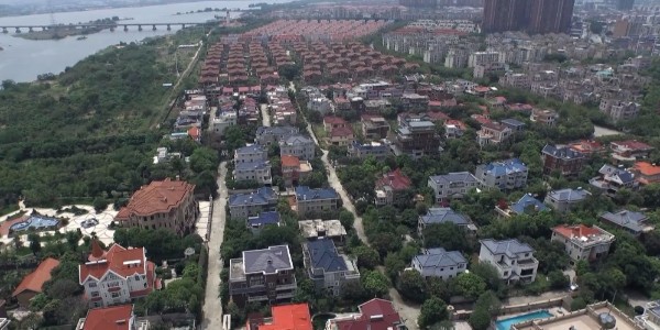 別墅維修——別墅屋頂損壞該由誰來維修？能否申請維修資金？